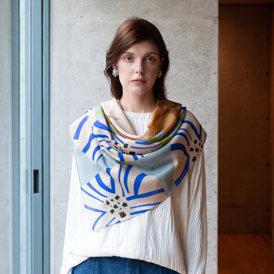 10月25日ごろ入荷Superfine Merino Wool 'Ghent' blue 正方形スカーフ