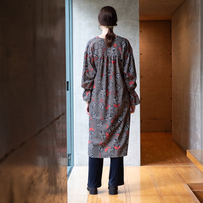 受注予約12月17日まで ウールのペプラムスリーブワンピース'Ghent'