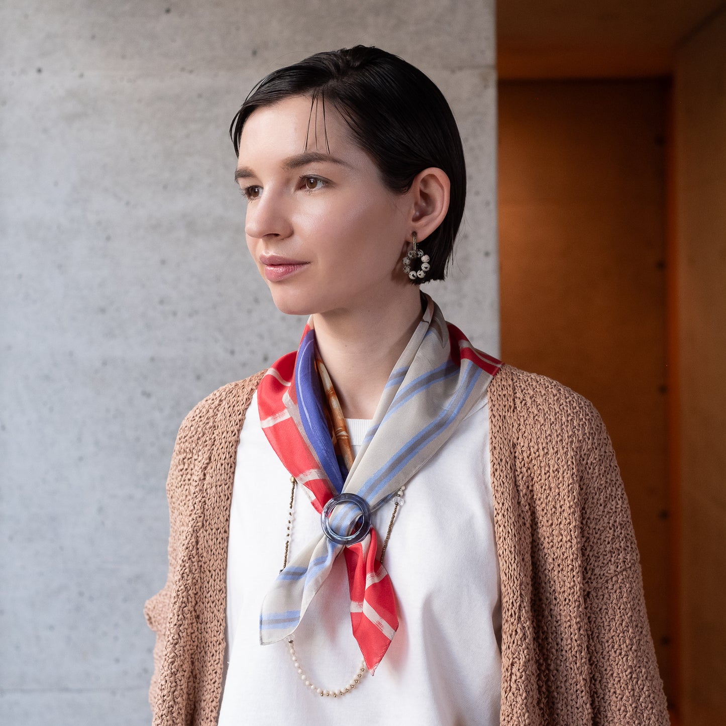 リング付き シルクのミニスカーフ 'Coffee & Croissants' red