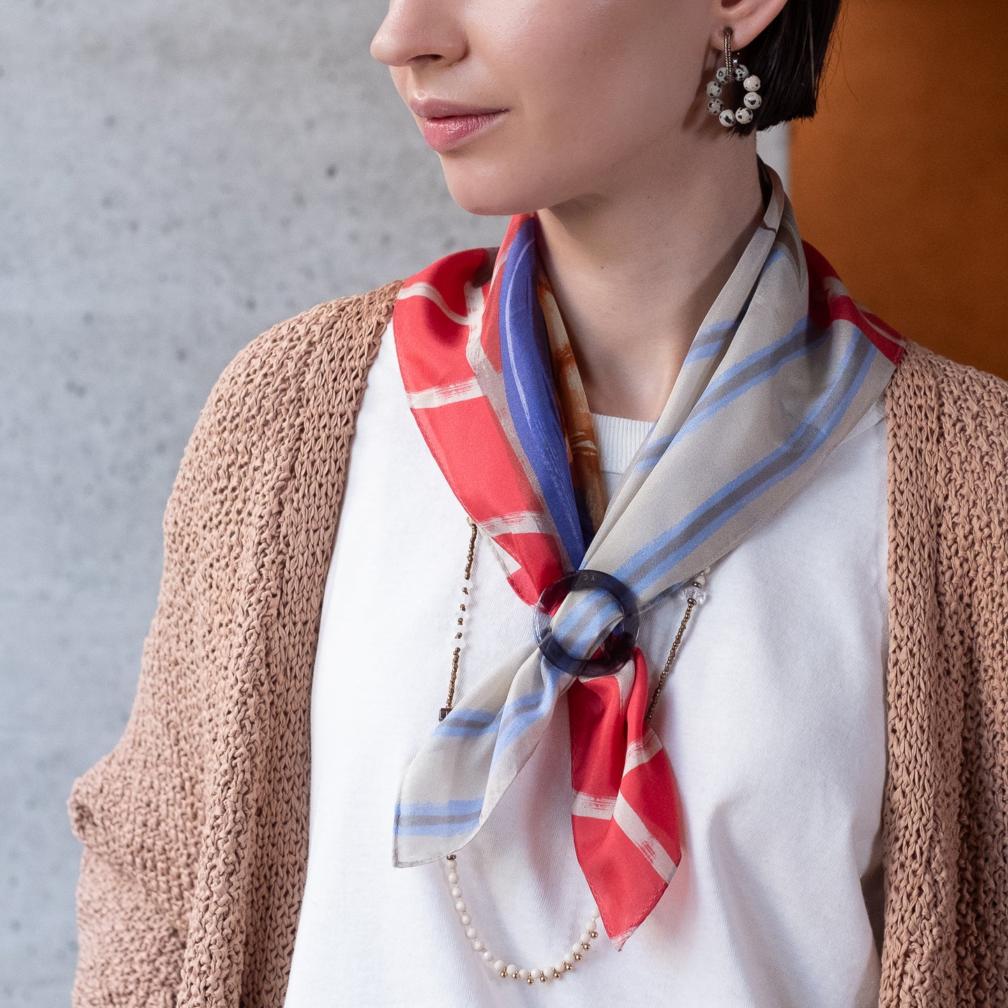 リング付き シルクのミニスカーフ 'Coffee & Croissants' red