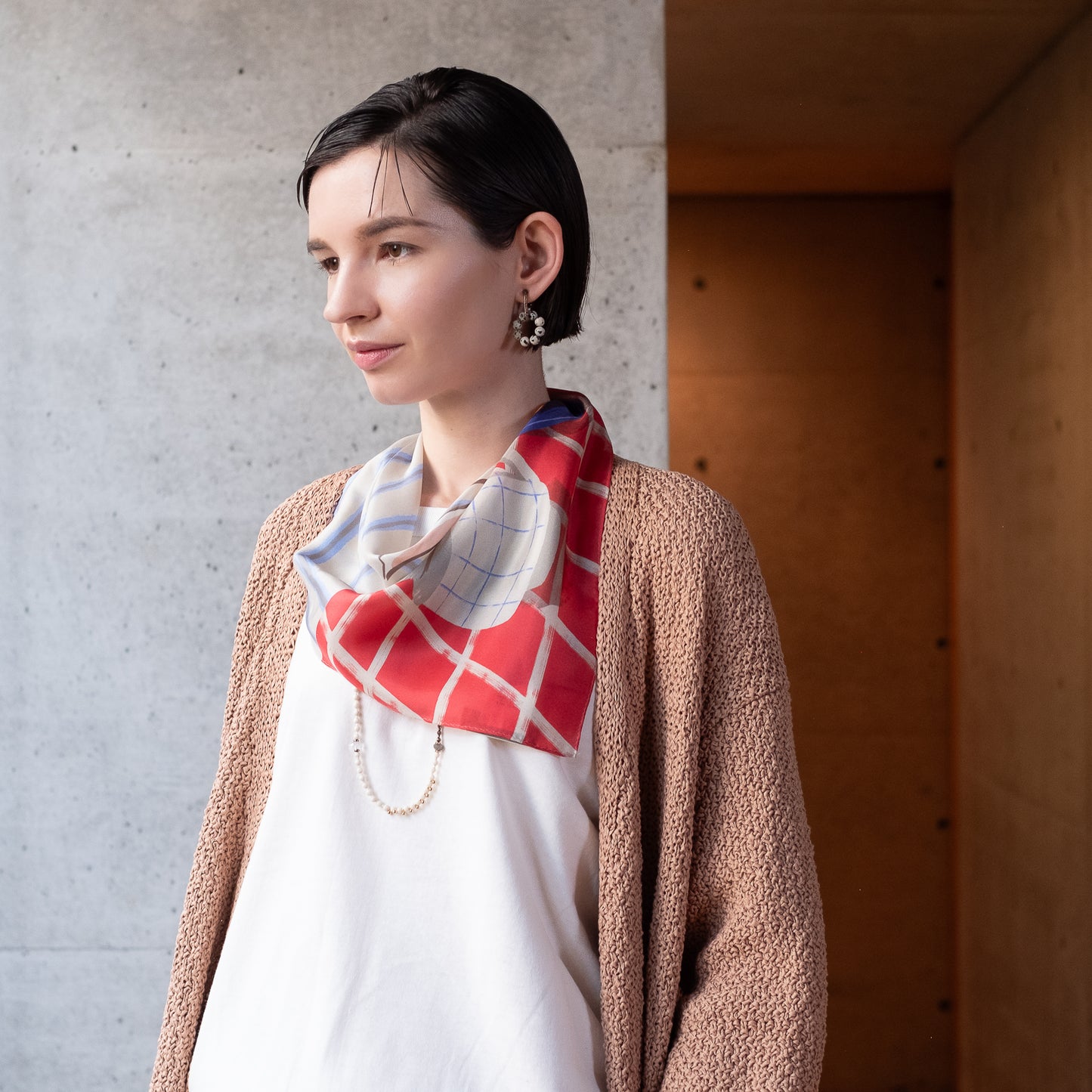 リング付き シルクのミニスカーフ 'Coffee & Croissants' red