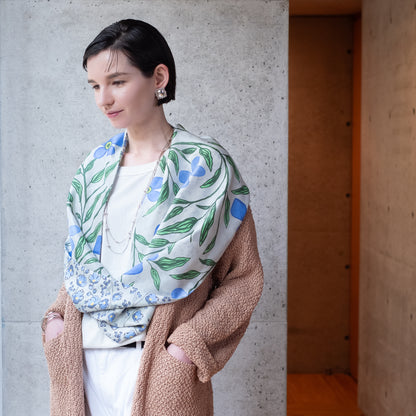 両面シルクのループスカーフ 'Forget Me Not'