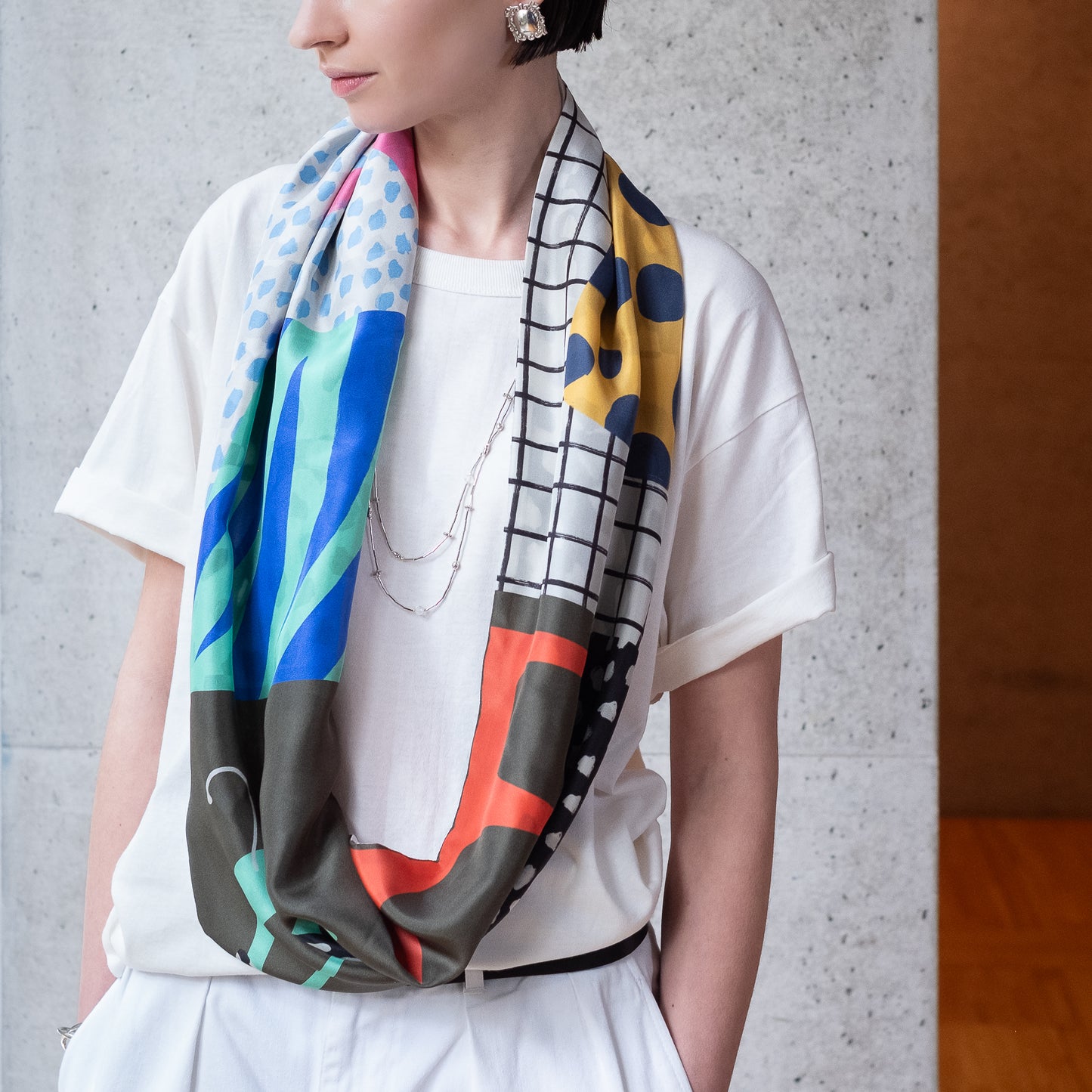 両面シルクのループスカーフ 'Fashionista' black