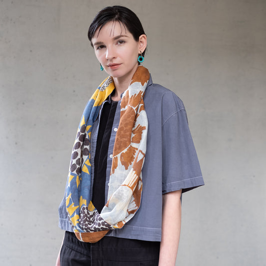 近江のリネンループスカーフ 'August Bloom' royal blue