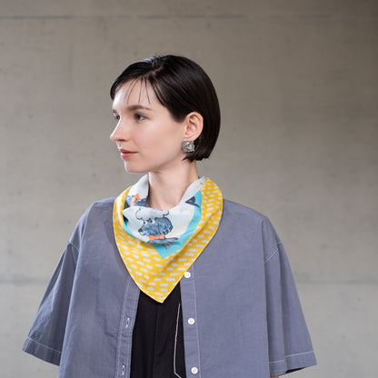 リング付き シルクコットンのミニスカーフ 'Dickie Bow Dogs' yellow