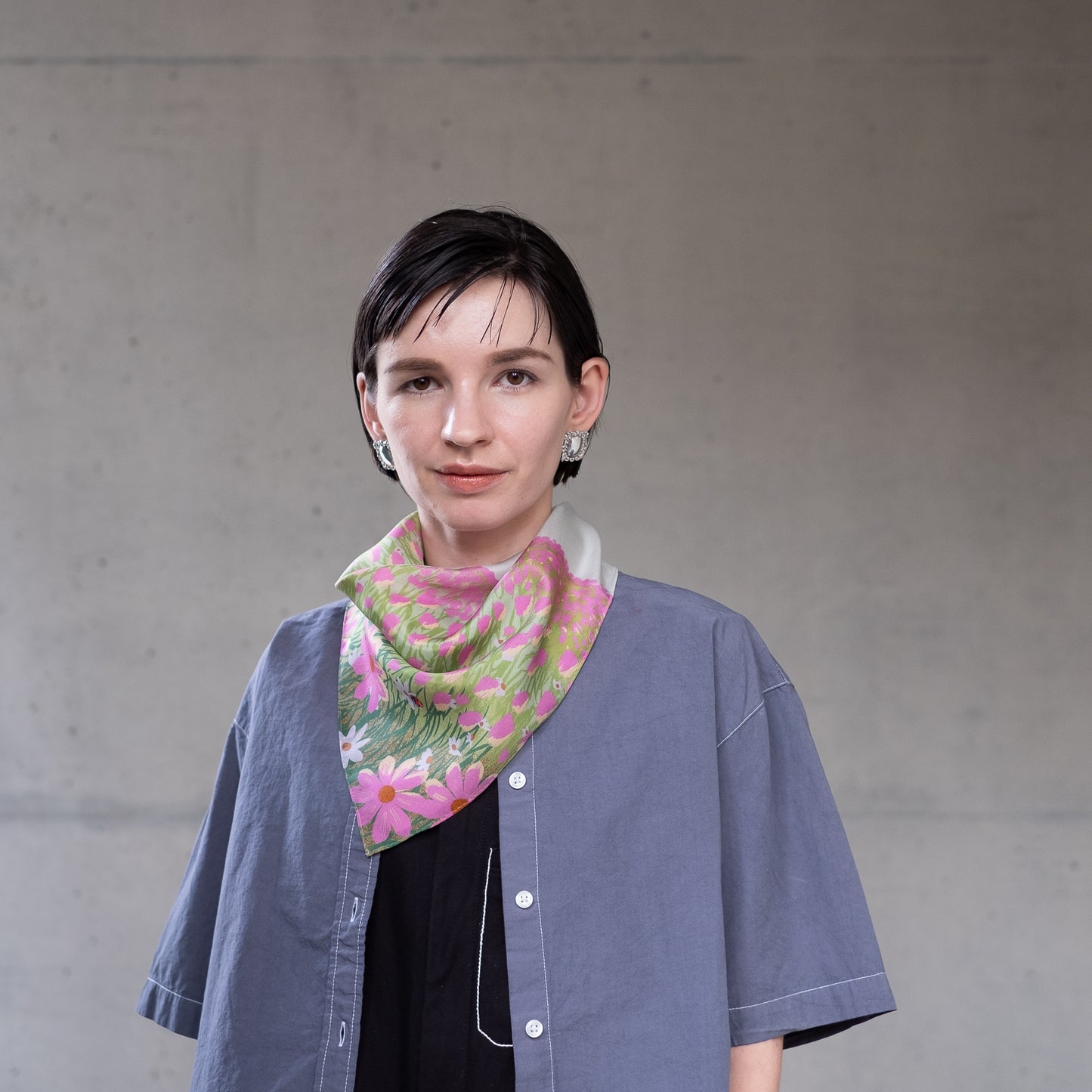 リング付き シルクのミニスカーフ 'Ladybird Cottage' pink