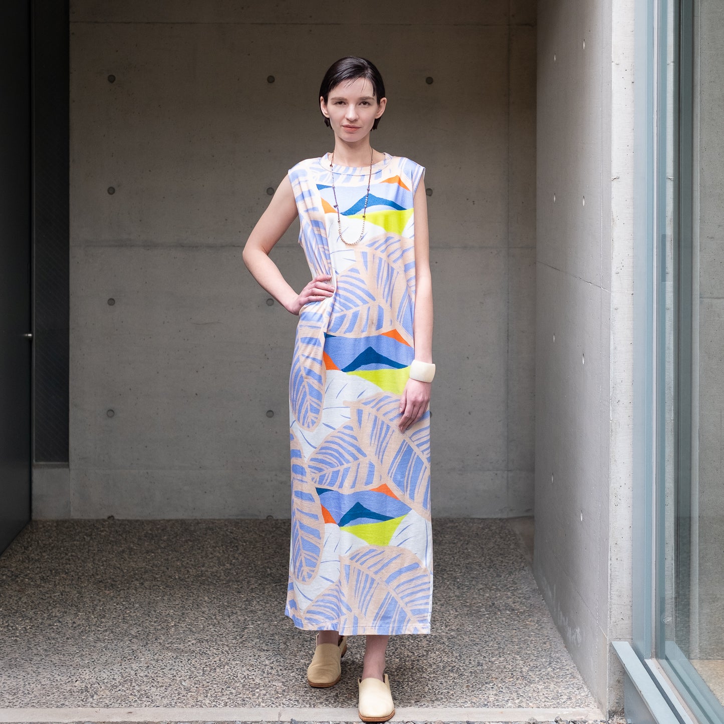Robe débardeur gris foncé en coton bio imprimé japonais 'Belgravia'