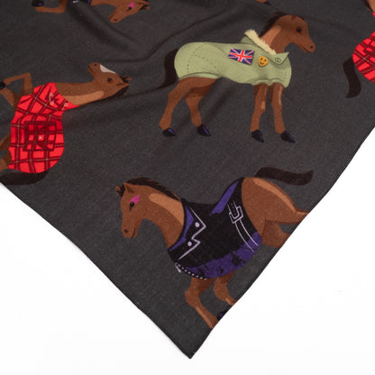 Mini-écharpe bleu marine en soie imprimée japonaise 'Polka Dot Queen' avec anneau vague