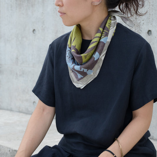 近江リネン Japanese Linen 'Hide and Seek' Khaki リング付きミニスカーフ