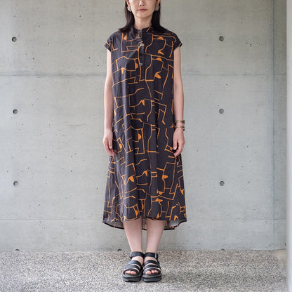 Réapprovisionner! Robe chemise froncée en coton bio imprimé japonais 'Pluto and Beyond'