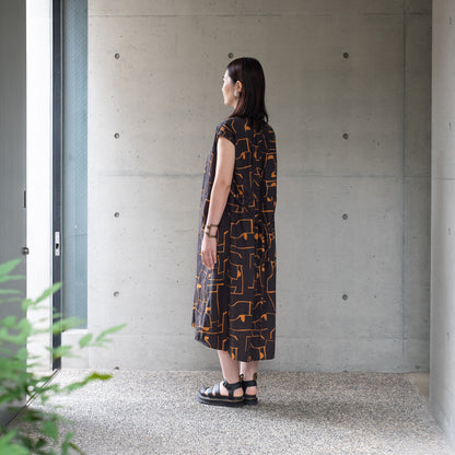 Réapprovisionner! Robe chemise froncée en coton bio imprimé japonais 'Pluto and Beyond'