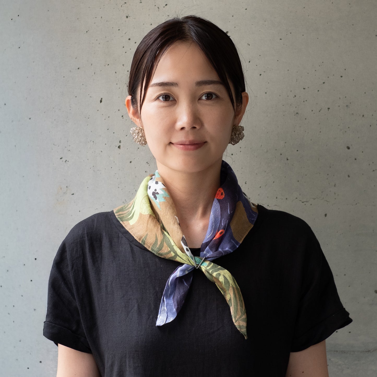 近江のリネン 'Soloman Islands' brown リング付きミニスカーフ