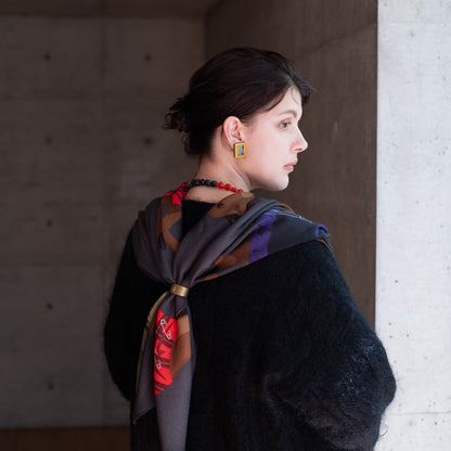 Écharpe Carrée Rose 'Chats Mystérieux' en Laine Mérinos Japonaise