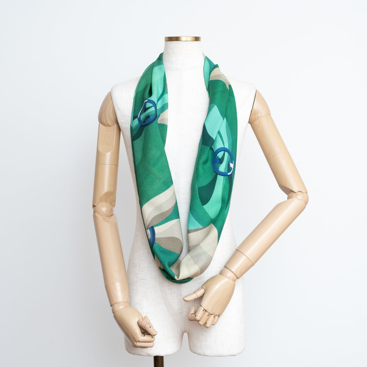 Scheduled to arrive in September! Silk &amp; Merino Wool 'Halsham' gray x black loop scarf