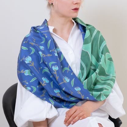 両面シルクのループスカーフ 'Wingham' blue+green