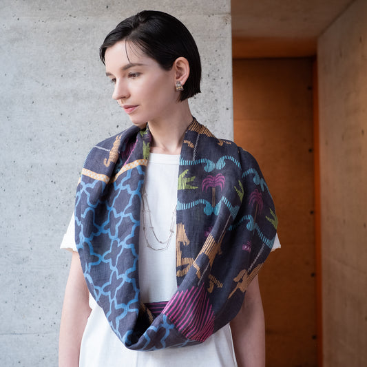 近江のリネンループスカーフ 'Parisian Carosel' navy