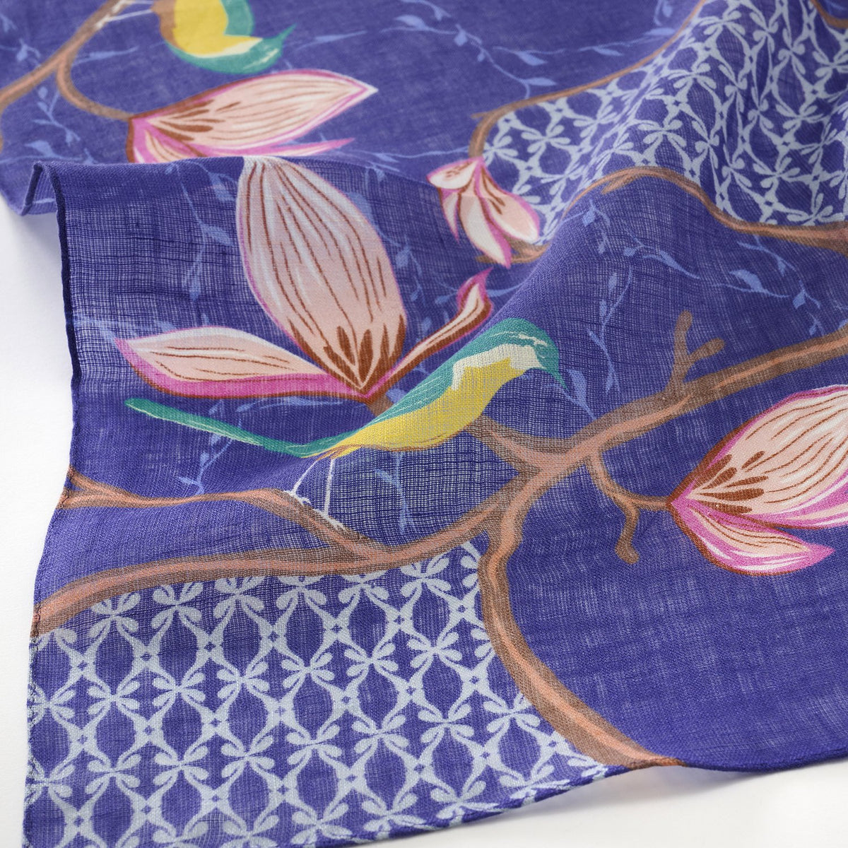 リング付き 近江のリネンミニスカーフ 'Crabble Magnolia' navy