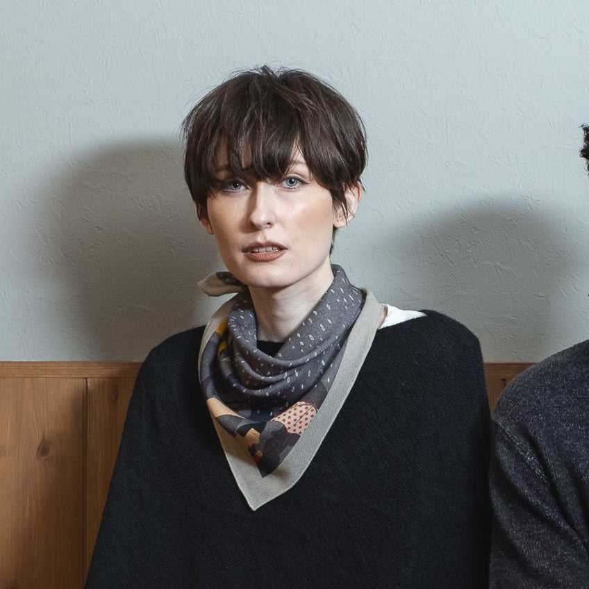Japanese Merino Wool 'Regent Street' light grey リング付きミニスカーフ