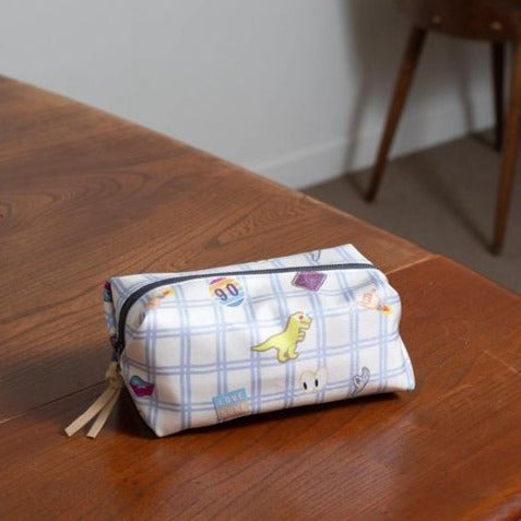 Silk Pouch キャラメル型ポーチ 'Love Surf'