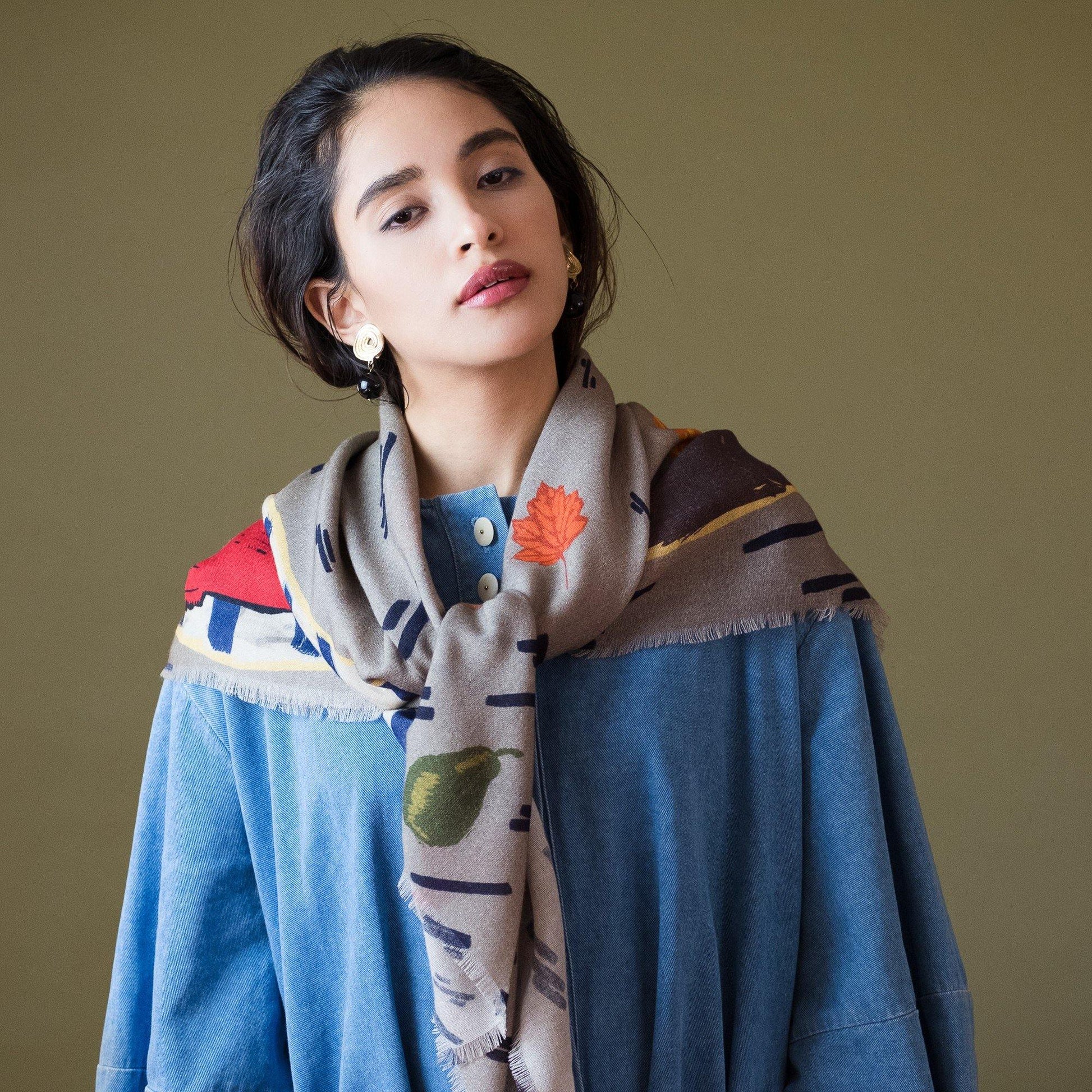 Japanese Merino Wool 'Another Windy Day' Grey 正方形スカーフ