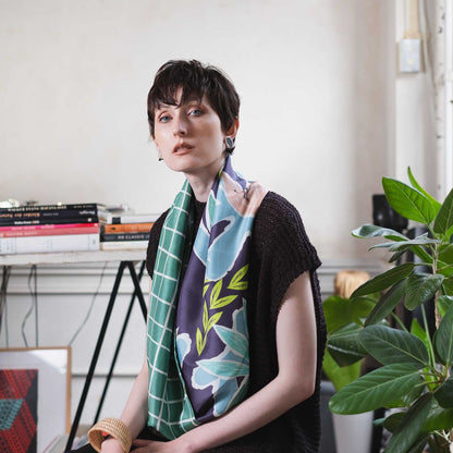 Japanese Printed Silk 'Floral Blush' navy ループスカーフ | YARN& COPPER