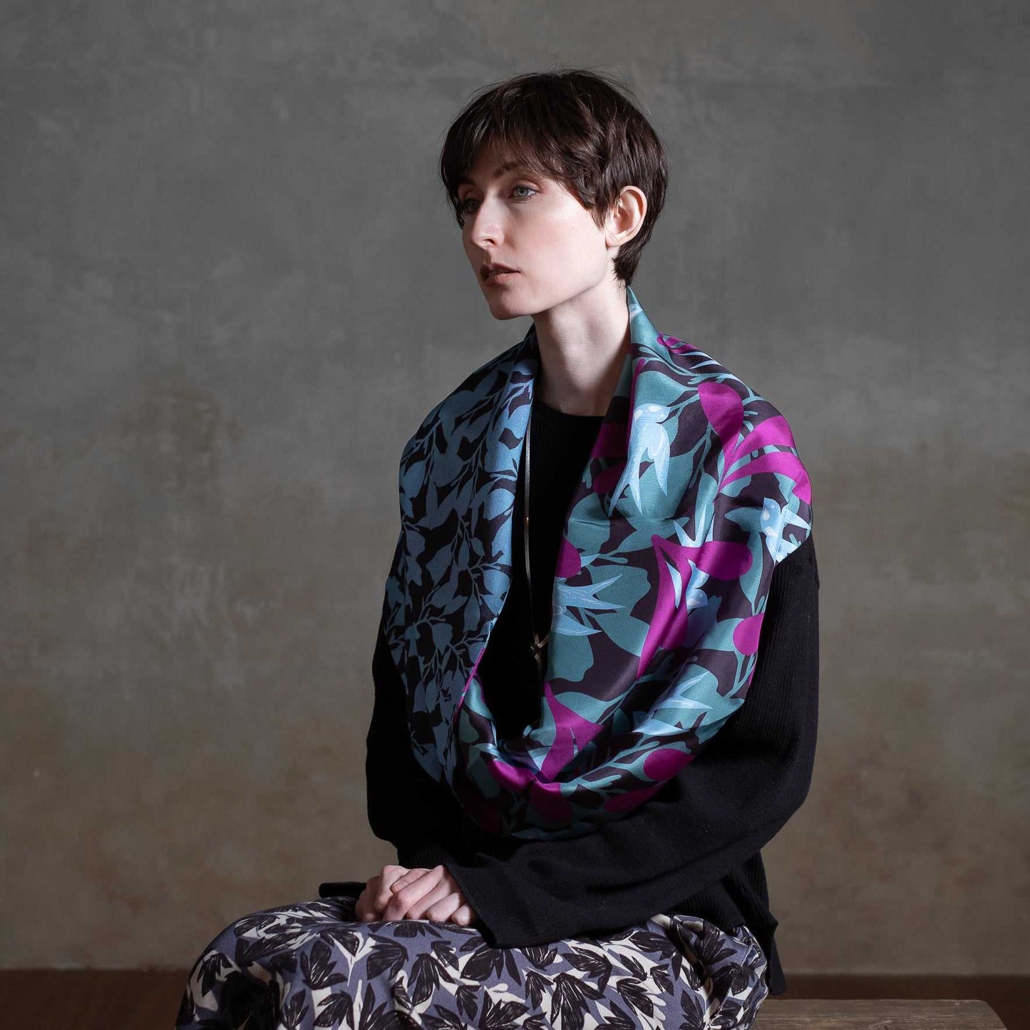 Japanese Printed Silk & Merino Wool 'Cresent Avenue' Green ループスカーフ