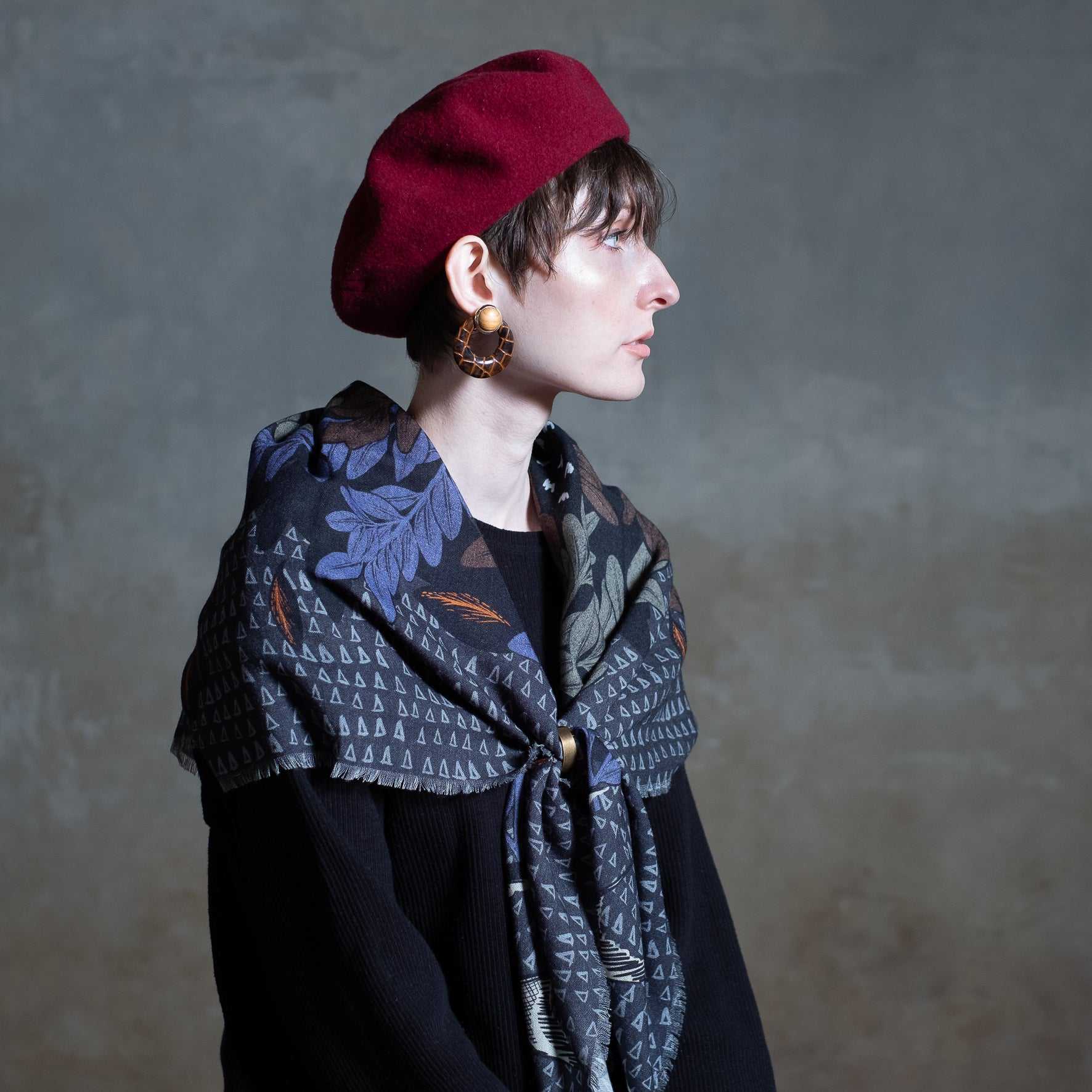 再入荷！Japanese Merino Wool 'Uxbridge' blue black 正方形スカーフ