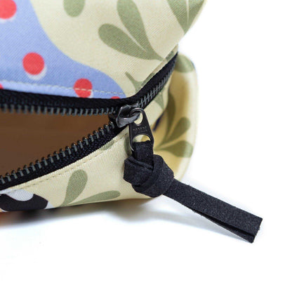 Silk Pouch キャラメル型ポーチ 'Love Surf'