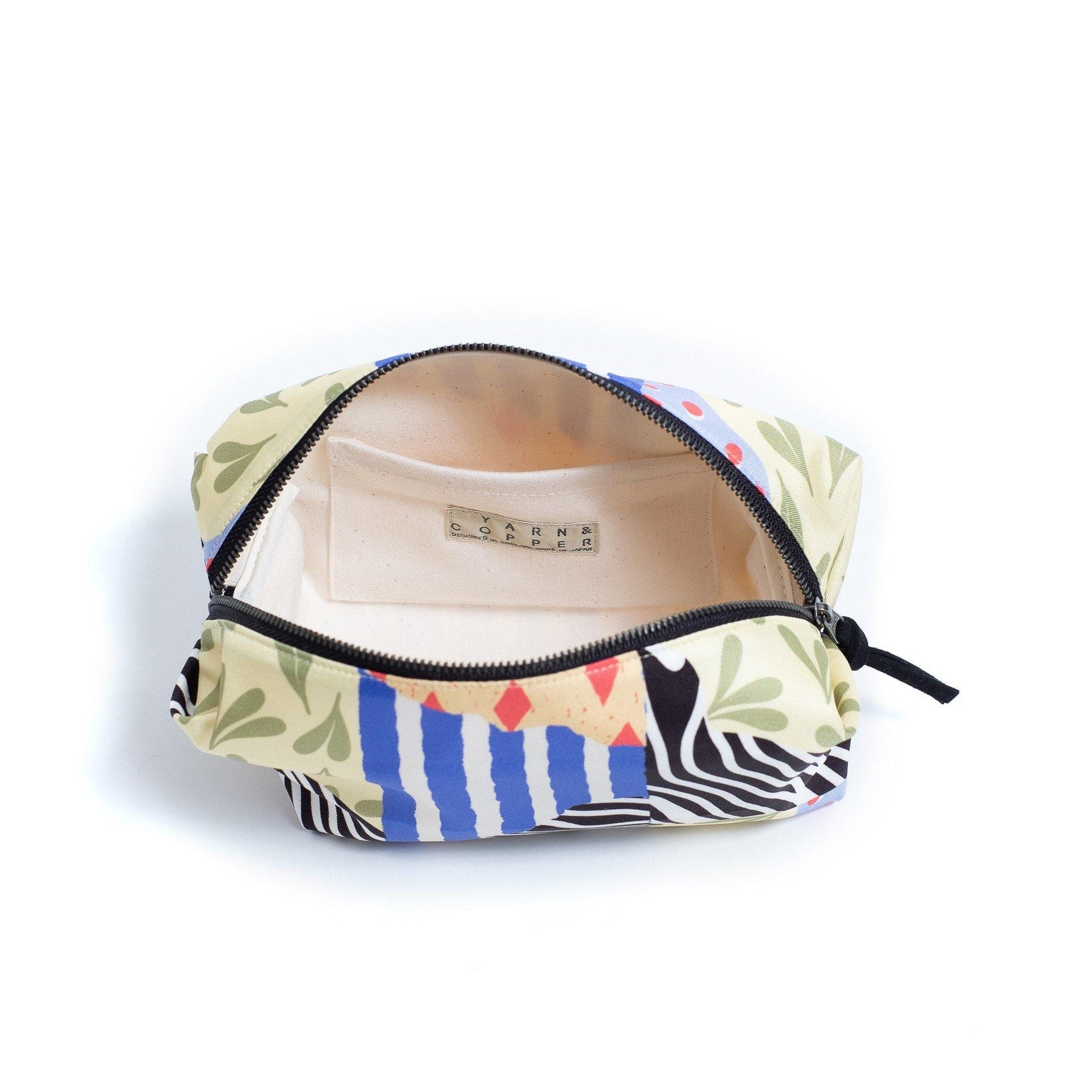 Silk Pouch キャラメル型ポーチ 'Love Surf'