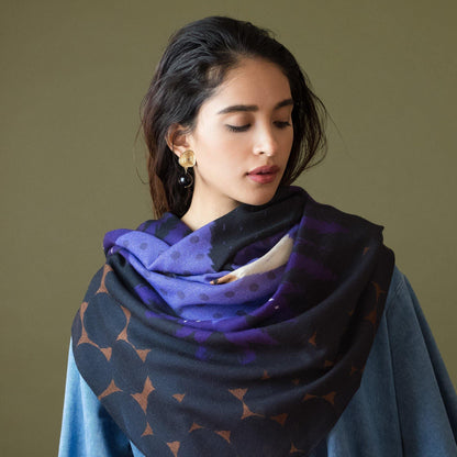 Japanese Merino Wool 'Hibernation' Navy 正方形スカーフ | YARN&COPPER