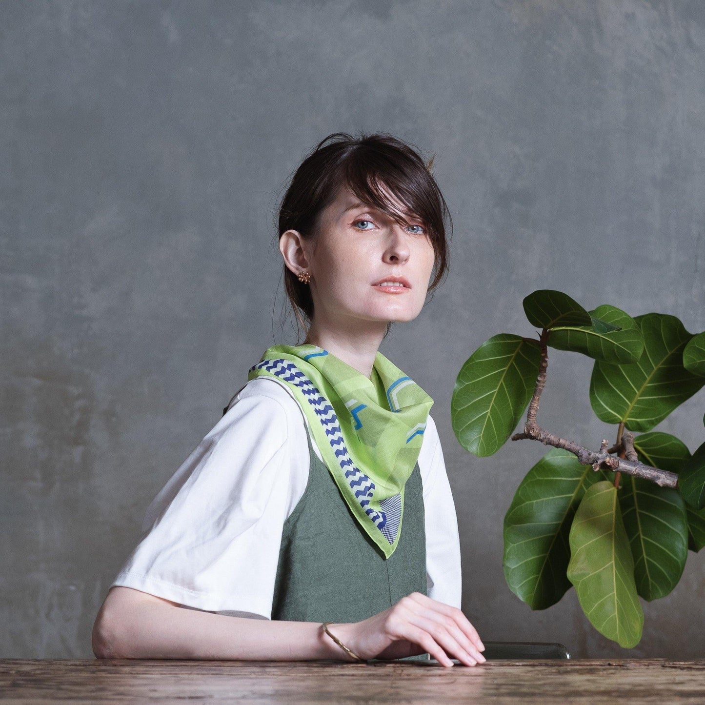 Japanese Printed Silk Cotton 'Bloomsberg’ Lime Green リング付きミニスカーフ